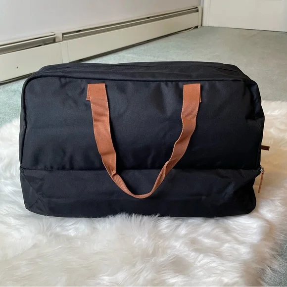 NWT - DSW Weekender - Picture 10 of 16